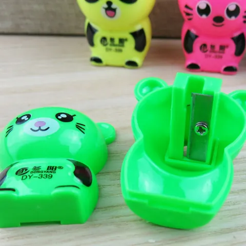 Cute Cartoon Animal Shaped Manual Pencil Sharpener Plastic Tiger Panda Bear Desktop Stationery For Kids School Students Gift