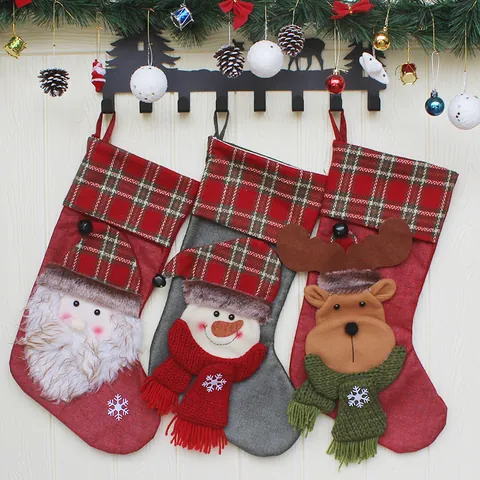 Weihnachtssocken Geschenktüten Mit Weihnachtsmann Schneemann Rentier Kariertem Muster Anhänger Für Weihnachtsdeko Party Zubehör