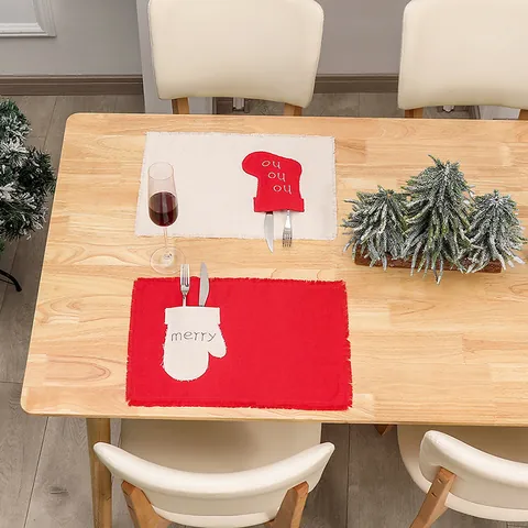 Christmas Burlap Placemat With Cutlery Pocket Mitten Stocking Applique Fringed Edges Rustic Holiday Dining Table Decoration Red Beige