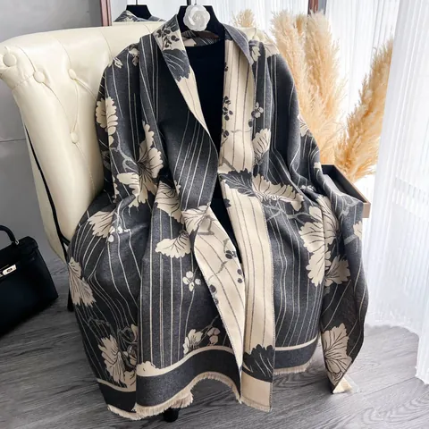 Sciarpa Invernale Jacquard Floreale da Donna Caldo Scialle in Imitazione Cashmere Elegante Sciarpa con Nappine a Righe per Donna