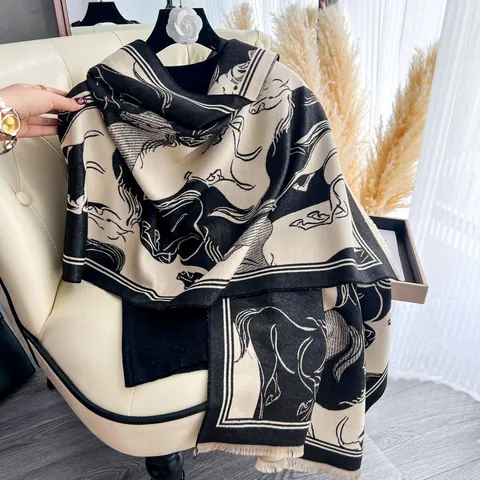 Elegante Sciarpa a Doppia Faccia con Motivo a Cavallo in Imitazione Cashmere per Donna Sciarpa Calda Invernale con Frange Accessorio Moda