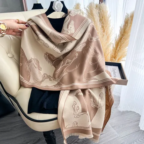 Elegante Sciarpa in Imitazione Cachemire da Donna Motivo Cavallo Jacquard Nappine Spessa Grande Invernale Calda Mantella Regalo
