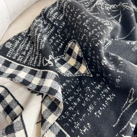 Vintage Newspaper Print Plaid Scarf Women Cashmere Look Thick Warm Shawl With Tassels Fashion Checkboard Heart Wrap