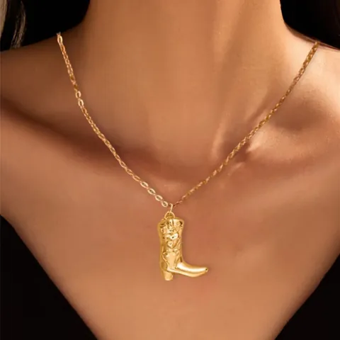 Niche Design Gold Plated Brass Pendant Necklace For Women Personalized Artificial Pearl Shell Dragon Marine Style Fashion Jewelry