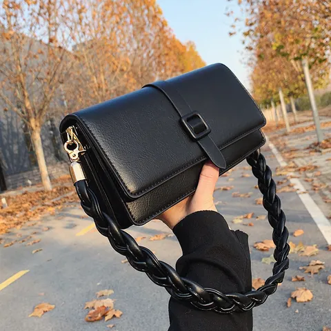 Petit Sac Carré en Cuir PU Rétro pour Femmes Avec Bandoulière Tressée Sac Bandoulière à Rabat Mode pour Voyage Quotidien