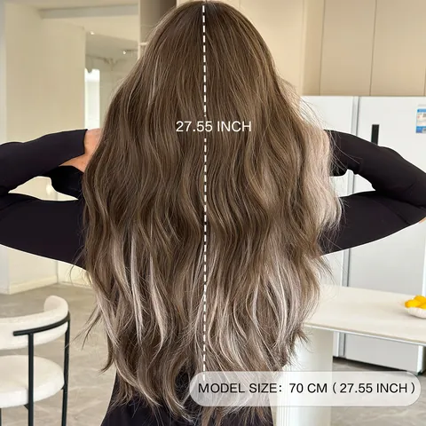 Parrucca Lunga Ondulata da Donna Con Frangia Marrone Caffè Riflessi Grigio Chiaro Fibra ad Alta Temperatura Capelli Naturali Resistenti al Calore