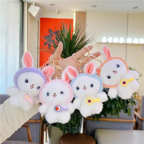 Mignon Porte-clés Pendentif Lapin en Peluche Blanche Avec Décoration de Chapeau de Fruit Peluche Douce Charme de Sac Pour Enfants Filles Cadeau Jouet
