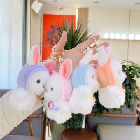 Mignon Porte-clés Pendentif Lapin en Peluche Blanche Avec Décoration de Chapeau de Fruit Peluche Douce Charme de Sac Pour Enfants Filles Cadeau Jouet
