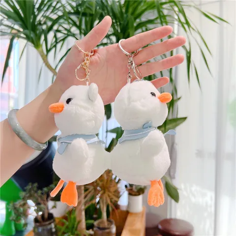 Simpatico Portachiavi in Peluche a Forma di Anatra Marinaia Morbido Ciondolo per Borsa con Cappello da Marinaio e Sciarpa per Donna Ragazza Zaino Regalo