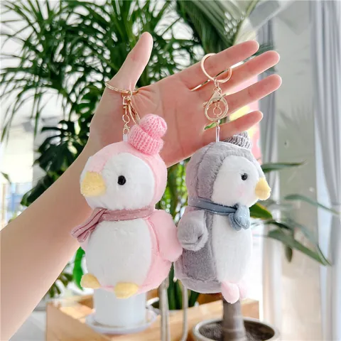 Süßer Cartoon Pinguin Plüsch Schlüsselanhänger Weiche Stofftier Puppe Taschenanhänger Mit Mini Strickmütze Und Gepunktetem Schal