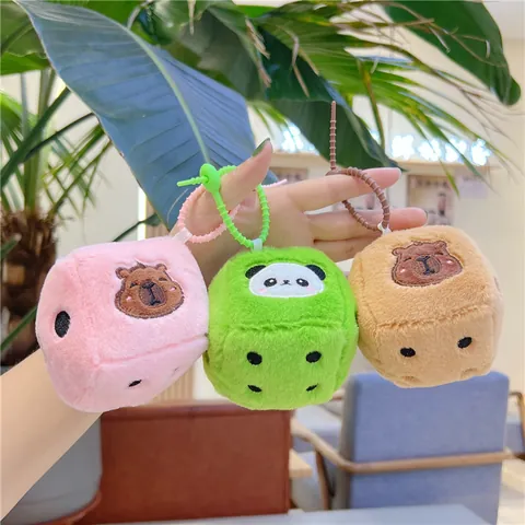 Simpatico Portachiavi a Forma di Dado in Peluche Capibara Panda Ciondolo Morbido Animale di Peluche per Zaino da Bambino