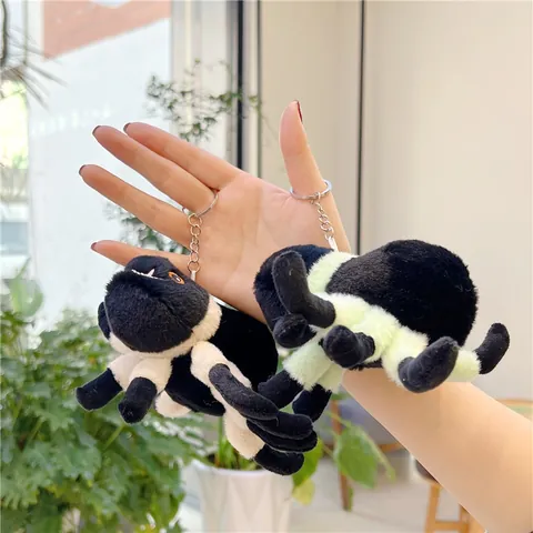 Simpatico Portachiavi a Forma di Ragno in Peluche Con Design a Strisce Morbido Animale di Peluche Ciondolo Borsa per Zaino Portachiavi in Metallo