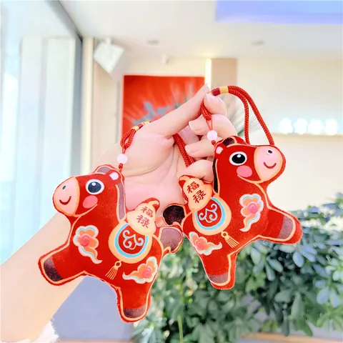 Ciondolo Portachiavi a Forma di Cavallo in Peluche Tradizionale in Stile Cinese Ricamo Motivo Floreale Tessuto Satinato Decorazione Animale Portafortuna