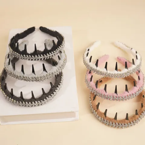 Elegant Rhinestone Plush Headband With Teeth Anti-Slip Hair Hoop French Vintage Faux Fur Hair Band For Women Accessories