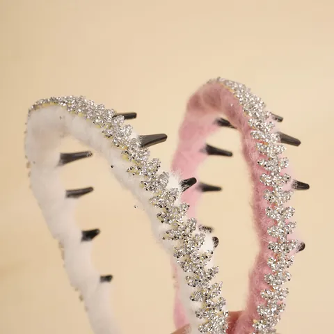Elegant Rhinestone Plush Headband With Teeth Anti-Slip Hair Hoop French Vintage Faux Fur Hair Band For Women Accessories
