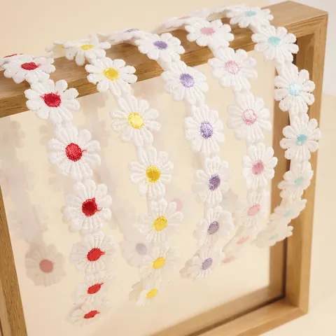 Sweet Embroidered Daisy Headband For Women Non-Slip Floral Pattern Polyester Plastic Hair Band Pastoral Style Hair Accessory
