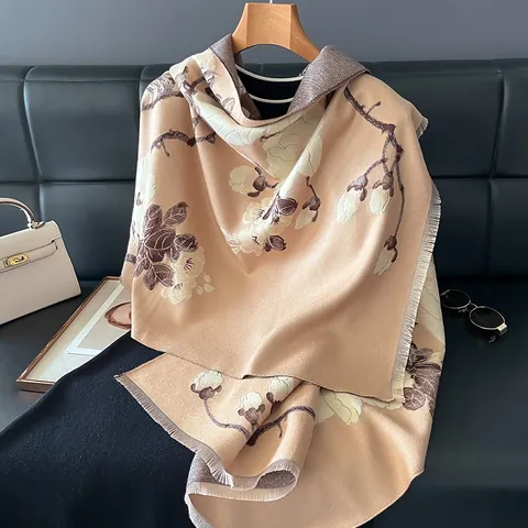 Sciarpa da Donna in Imitazione Cashmere con Fiore di Prugno Jacquard e Nappe Scialle Spesso Invernale Caldo Motivo Fiori e Uccelli