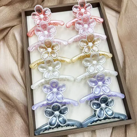 Pearl Flower Hair Claw Sweet Floral Hair Clip Large Resin Hair Accessory For Women Vacation Style Non Slip Hair Clamp