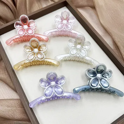Pearl Flower Hair Claw Sweet Floral Hair Clip Large Resin Hair Accessory For Women Vacation Style Non Slip Hair Clamp