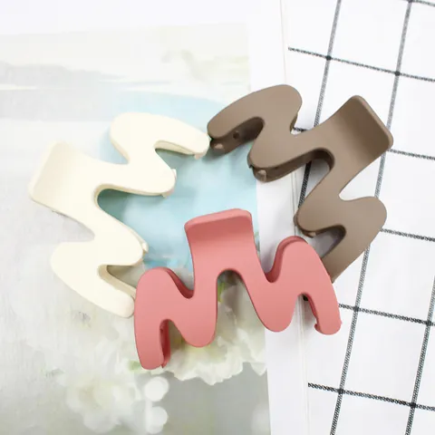 Women Matte Wave Shape Hair Claw Clip Large Frosted Shark Clip Elegant Solid Color Simple Korean Style Hair Styling Accessories