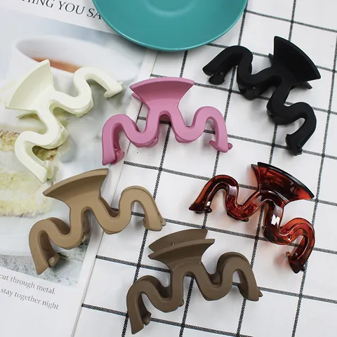 Frosted M-Shape Wave Hair Claw Clip Elegant Matte Large Hairpin Nonslip Hair Accessories For Women Daily Styling Hair Clip