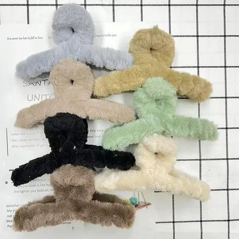 Women Korean Plush Hair Claw Clip Cute Faux Fur Shark Clip Large Hair Accessories For Autumn Winter Daily Versatile Headwear