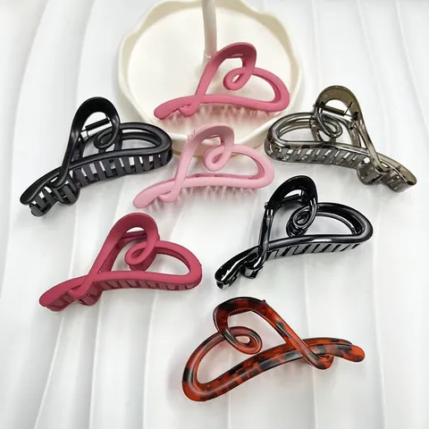 Large Heart Hair Claw Clip Matte Glossy Resin Shark Clip Elegant Minimalist Solid Color Hair Accessories For Women Hair Styling