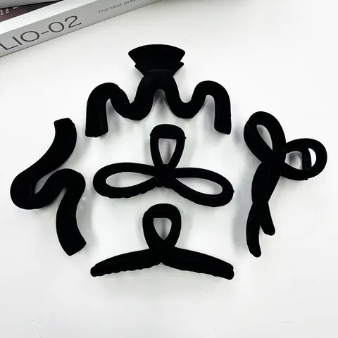 Vintage Flocking Large Hair Claw Clips For Women Black Matte Velvet Bow Wave Shark Clip Elegant Autumn Winter Hair Accessories