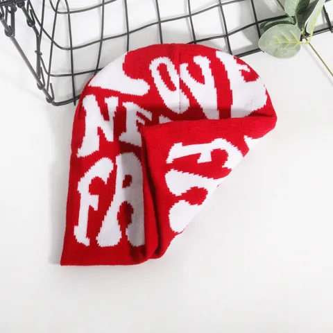 Unisex LOVE NEVER FAILS Jacquard Knitted Beanie Hat Warm Winter Acrylic Cuffed Skull Cap For Men Women Streetwear Daily Accessory