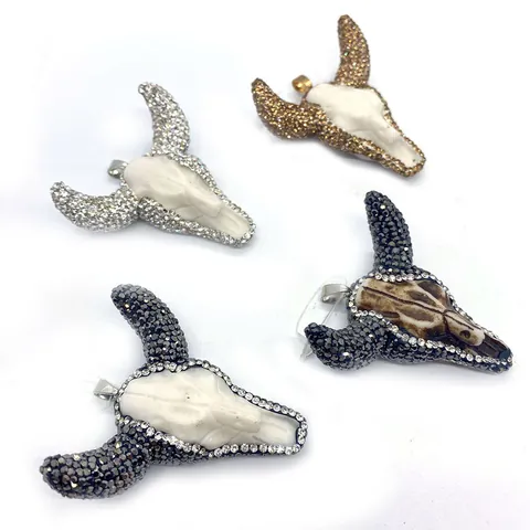 Ciondolo a Testa di Toro Teschio in Acrilico con Strass Intarsiati Stile Bohémien Fai da Te Accessorio per Collana Gioielli