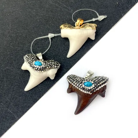 Ciondolo a Dente di Squalo in Resina Con Strass Turchese Sintetico Intarsiato Stile Boho per Creazione di Gioielli Fai da Te