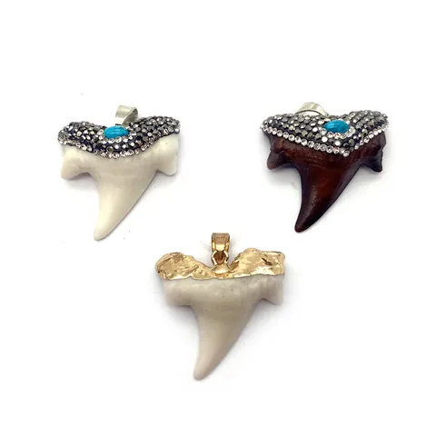 Ciondolo a Dente di Squalo in Resina Con Strass Turchese Sintetico Intarsiato Stile Boho per Creazione di Gioielli Fai da Te