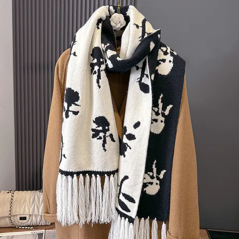 Dames Mode Gebreide Bloem Sjaal Herfst Winter Dikke Warme Imitatie Kasjmier Sjaal Met Kwastjes Zwart Wit Roos Patroon Omslagdoek