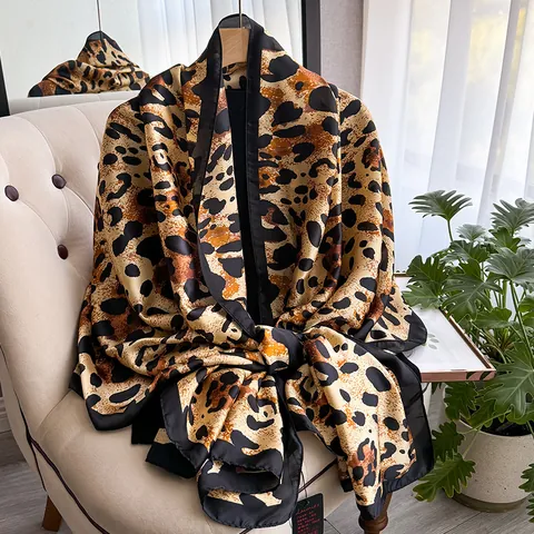 Luipaardprint Satijnen Sjaal Voor Vrouwen Grote Mode Lange Sjaal Zonwering Omslagdoek Strand Elegant Dierenpatroon Zijdezachte Sjaal