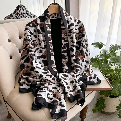 Luipaardprint Satijnen Sjaal Voor Vrouwen Grote Mode Lange Sjaal Zonwering Omslagdoek Strand Elegant Dierenpatroon Zijdezachte Sjaal