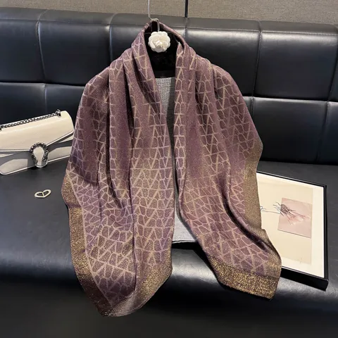 Foulard Carré en Satin de Luxe pour Femmes Avec Impression de Motif Géométrique en V Or Métallique Châle Élégant en Polyester Vintage