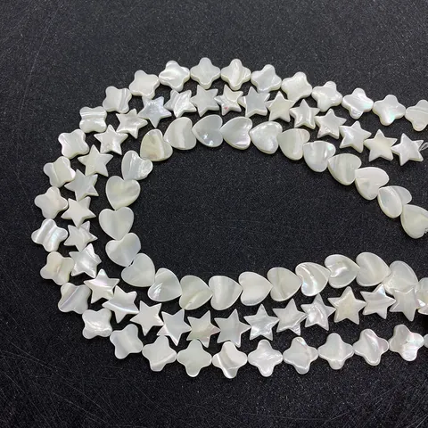 Künstliche Perles en Coquille de Nacre Naturelle Polies Forme d'Étoile Cœur Trèfle Künstliche Perles Mobiles pour Fabrication de Bijoux DIY Accessoires de Bracelet Collier