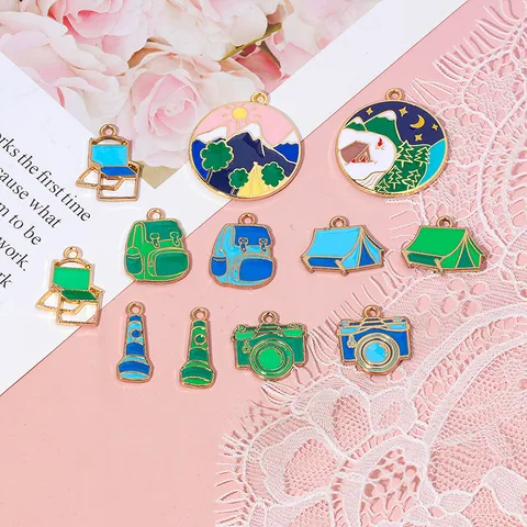 Colgantes Temáticos de Camping Al Aire Libre de Aleación de Zinc Esmaltada Abalorios para Creación de Joyas DIY Pulsera Collar Llavero Diseño de Cámara Tienda Montaña