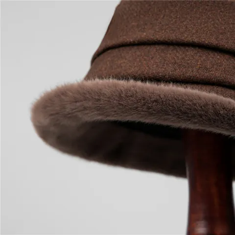 Women's Retro Elegant Winter Cloche Hat With Faux Fur Trim Warm Fleece Lined Woolen Texture Solid Color Fashion Bucket Hat