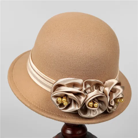 Elegant Cloche Hat for Women Winter Warm Woolen Bowler Hat with Satin Flowers and Artificial Pearl Vintage Fedora Hat for Mom