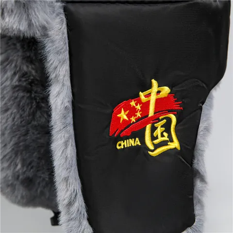 Chapka d'Hiver pour Hommes Femmes Doublée en Fausse Fourrure avec Rabats d'Oreilles Bonnet Coupe-vent Ushanka Lei Feng Brodé Chaud pour l'Extérieur