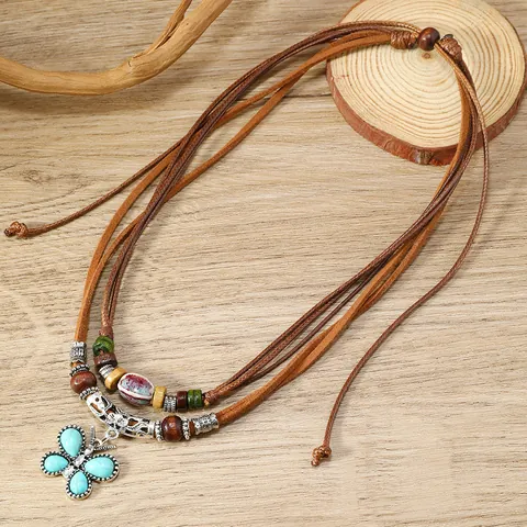 Collar de Capas Vintage Bohemio Hecho a Mano Cordón de Cuero Encerado Cuentas de Madera Colgante de Mariposa Cabeza de Toro