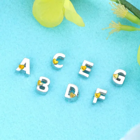 Cuentas Sueltas de Aleación de Letra Inglesa de Corazón de Bricolaje A-Z Alfabeto Dijes de Dos Tonos para Pulsera Collar Fabricación de Joyería Mujer