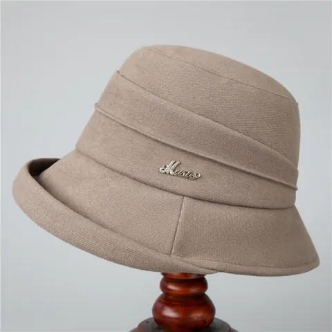 Women's Vintage Woolen Bucket Hat Elegant Pleated Cloche Hat With Music Letter Metal Decoration Warm Winter Fall Hat Accessory