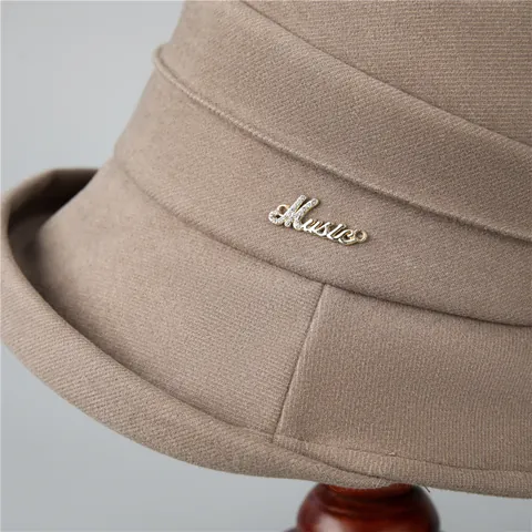 Women's Vintage Woolen Bucket Hat Elegant Pleated Cloche Hat With Music Letter Metal Decoration Warm Winter Fall Hat Accessory