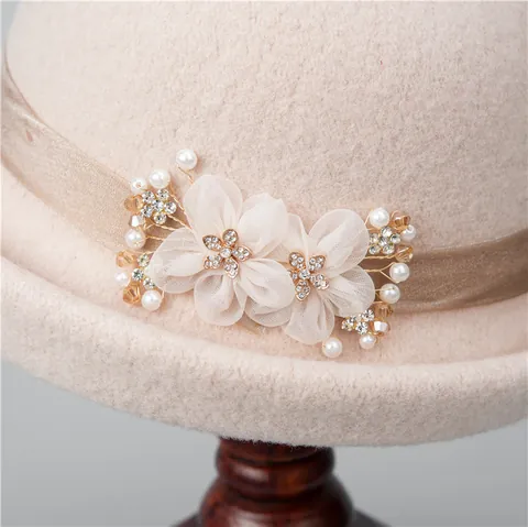 Dames Elegante Wollen Vilt Klokhoed Met Bloem Strass Decoratie Vintage Winter Warm Emmer Hoed Voor Dames Moeder Cadeau