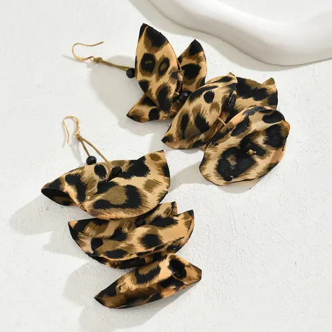 Pendientes Largos de Tela de Pétalos Multicapa con Estamapado de Leopardo Hechos a Mano Diseño de Nicho Retro Bohemio para Mujer Joyería de Fiesta