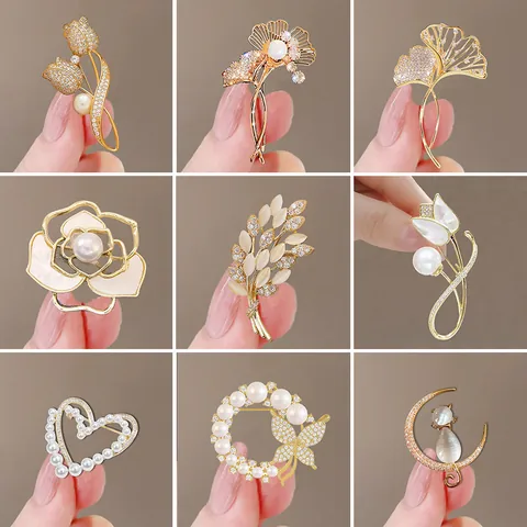 Broche Élégante en Alliage de Zinc Forme Papillon Libellule Fleur Vintage Zircon Künstliche Perle Cristal Broche pour Femmes Bijoux Cadeau