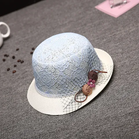 Chapeau de Paille en Dentelle Élégant pour Femmes Avec Voile en Résille Perles Décor Floral Plage Été Protection UV