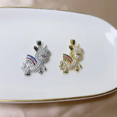Pendentif Licorne Exquis en Cuivre Zircone Sans Chaîne Charme d'Animal Mythique Mignon Pour Femmes Filles Accessoire de Bijoux Incrusté de Pierres Colorées